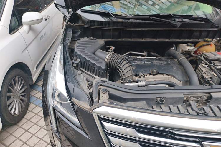 Used Cadillac XT5 2018 25T Luxury Model Engine Bay Right