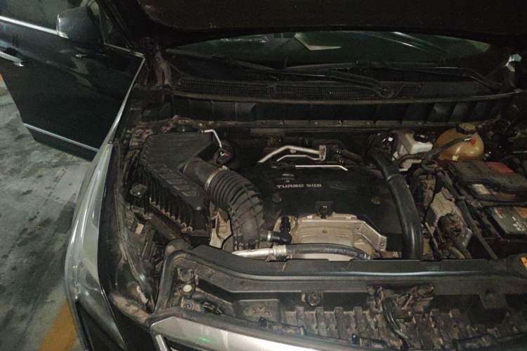 Used Cadillac XT5 2018 25T Luxury Model Engine Bay Right