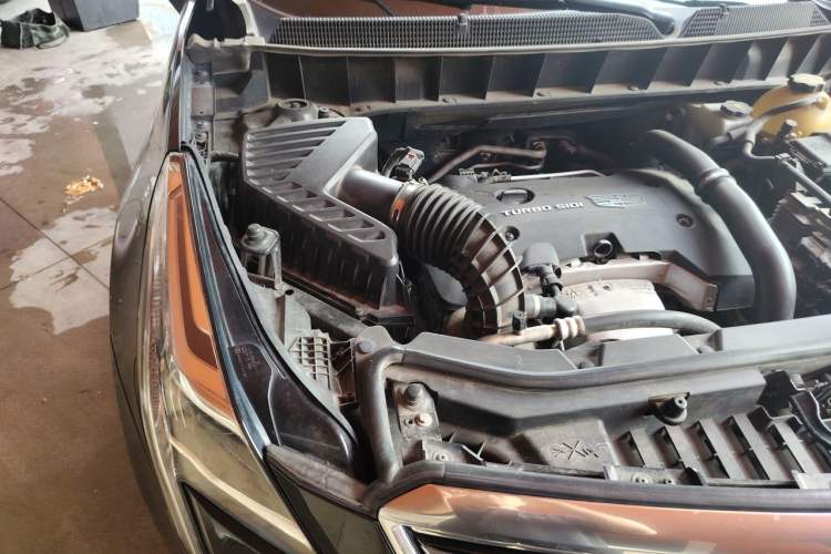 Used Cadillac XT5 2018 28T Four-Wheel Drive Luxury Model Engine Bay Right