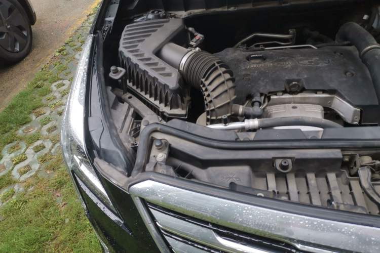 Used Cadillac XT5 2018 25T Luxury Model Engine Bay Right