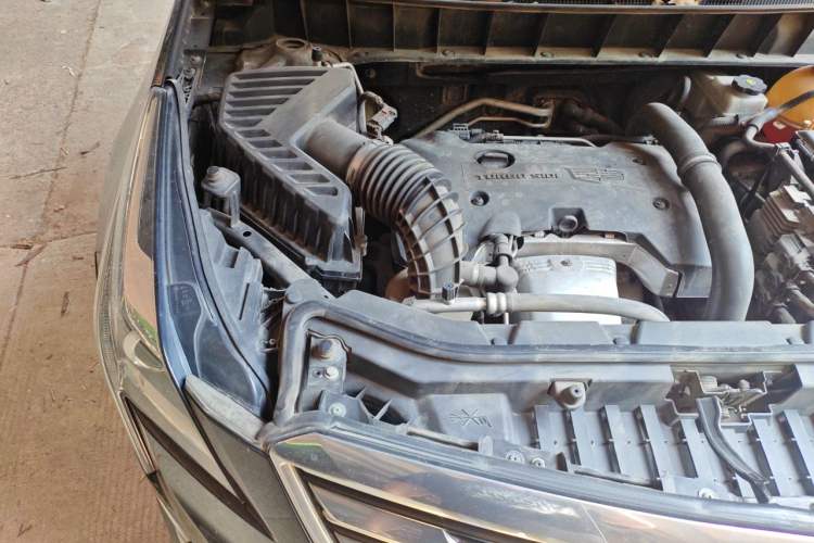 Used Cadillac XT5 2018 25T Luxury Model Engine Bay Right
