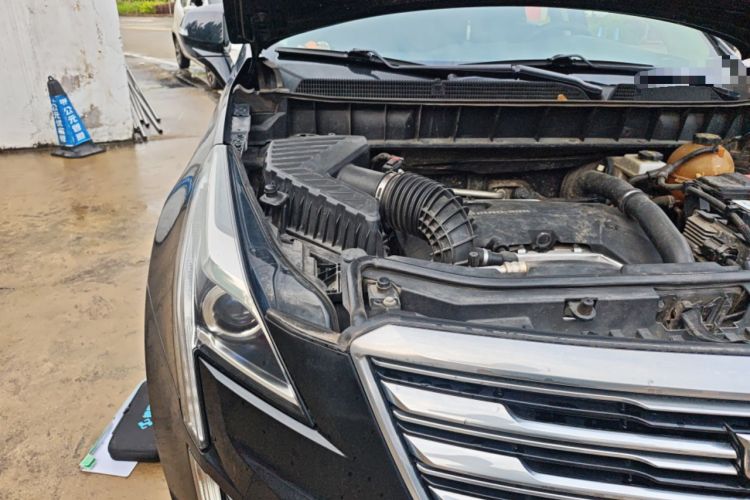 Used Cadillac XT5 2018 25T Luxury Model Engine Bay Right