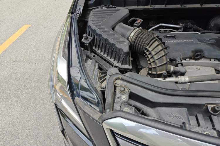 Used Cadillac XT5 2018 25T Luxury Model Engine Bay Right