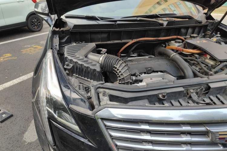 Used Cadillac XT5 2018 28E 4x4 Platinum Edition Engine Bay Right