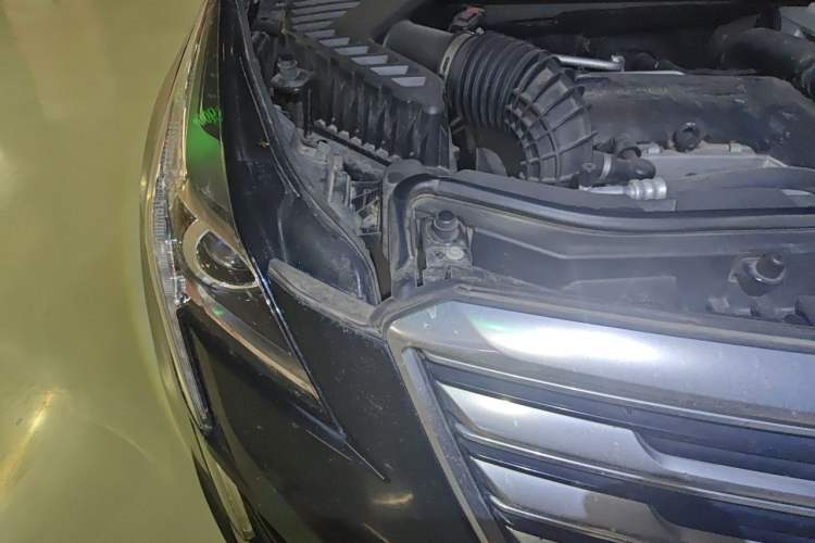Used Cadillac XT5 2018 25T Luxury Model Engine Bay Right
