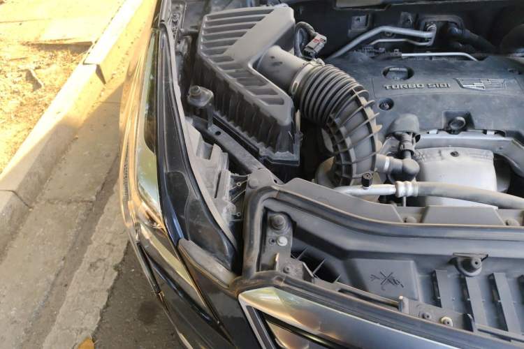 Used Cadillac XT5 2018 25T Luxury Model Engine Bay Right
