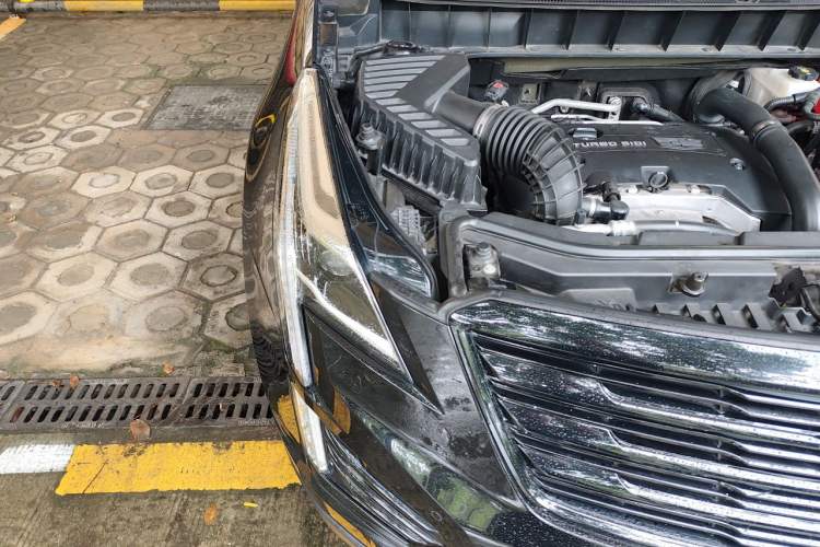 Used Cadillac XT5 2018 28T Four-Wheel Drive Luxury Model Engine Bay Right
