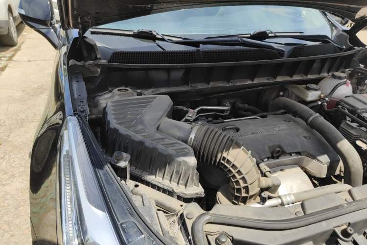 Used Cadillac XT5 2018 25T Luxury Model Engine Bay Right