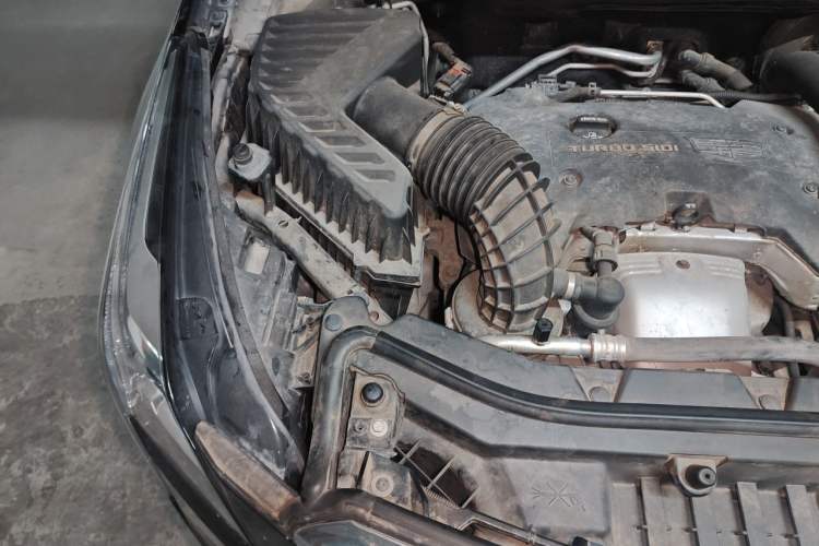 Used Cadillac XT5 2018 25T Luxury Model Engine Bay Right