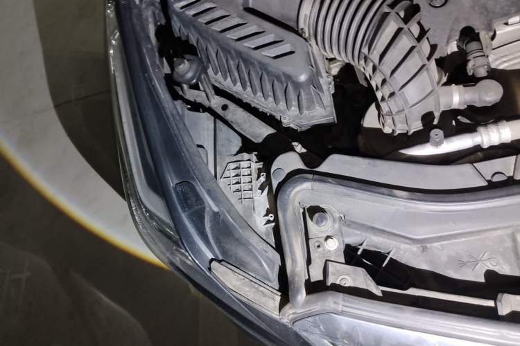 Used Cadillac XT5 2018 28T Four-Wheel Drive Luxury Model Engine Bay Right
