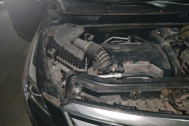 Used Cadillac XT5 2018 25T Luxury Model Engine Bay Right