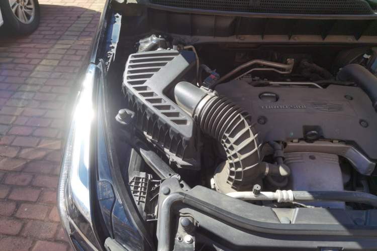 Used Cadillac XT5 2018 28T Four-Wheel Drive Luxury Model Engine Bay Right