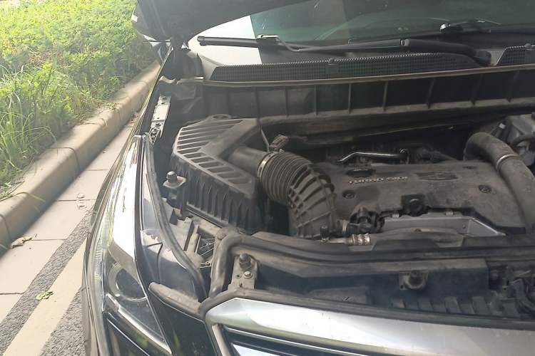 Used Cadillac XT5 2018 25T Luxury Model Engine Bay Right
