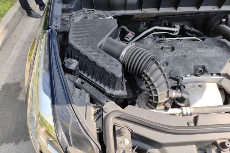 Used Cadillac XT5 2018 25T Luxury Model Engine Bay Right