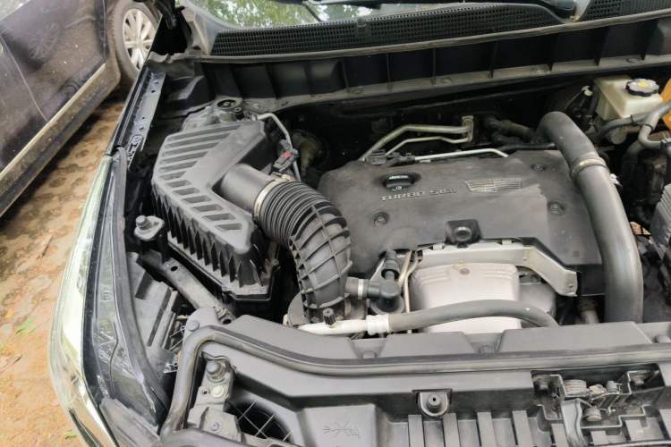 Used Cadillac XT5 2018 25T Luxury Model Engine Bay Right