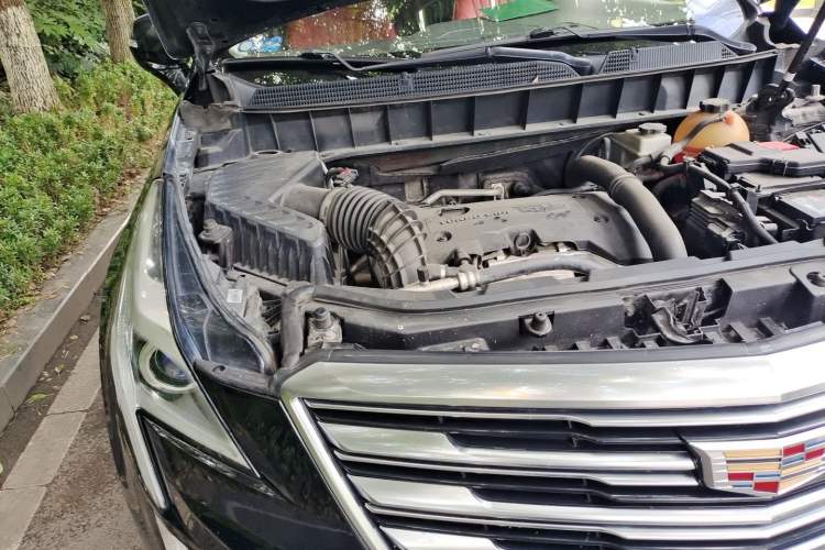 Used Cadillac XT5 2018 28T Four-Wheel Drive Luxury Model Engine Bay Right