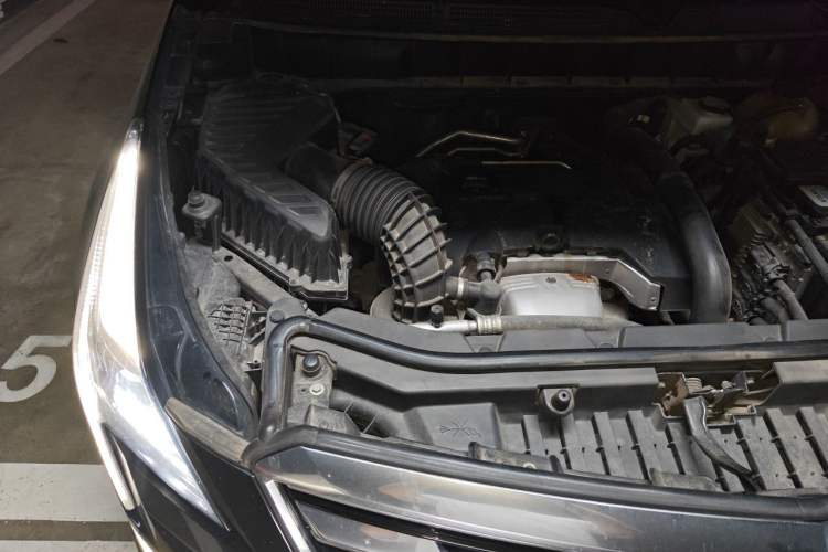 Used Cadillac XT5 2018 28T Four-Wheel Drive Luxury Model Engine Bay Right