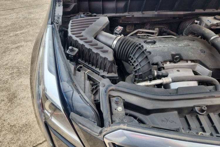 Used Cadillac XT5 2018 25T Luxury Model Engine Bay Right
