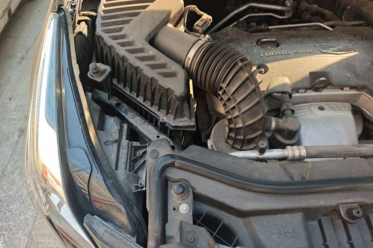 Used Cadillac XT5 2018 25T Luxury Model Engine Bay Right