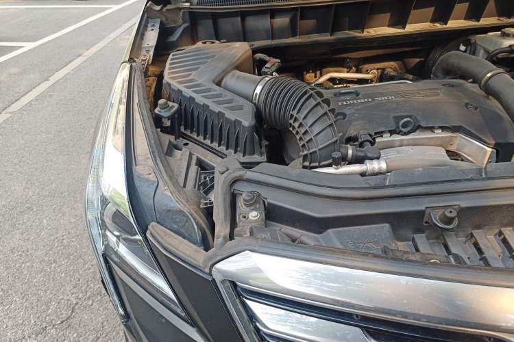 Used Cadillac XT5 2018 25T Luxury Model Engine Bay Right