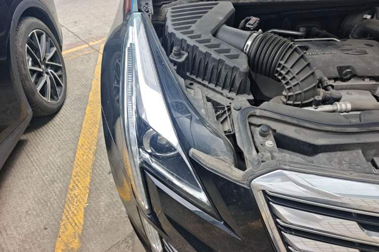 Used Cadillac XT5 2018 25T Luxury Model Engine Bay Right