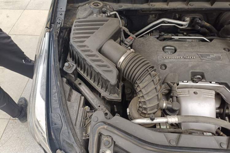Used Cadillac XT5 2018 25T Luxury Model Engine Bay Right