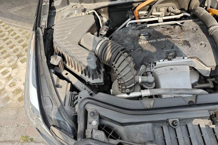 Used Cadillac XT5 2018 28E Four-Wheel Drive Tech Version Engine Bay Right
