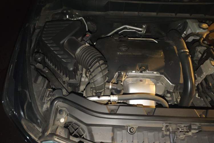 Used Cadillac XT5 2018 25T Luxury Model Engine Bay Right