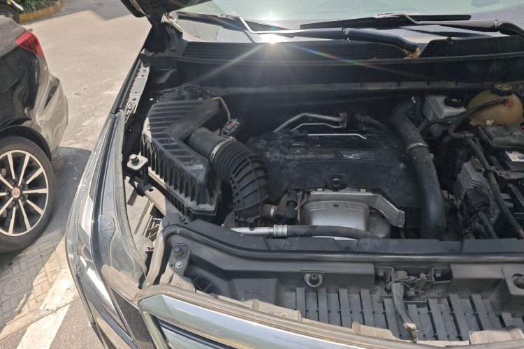Used Cadillac XT5 2018 25T Luxury Model Engine Bay Right