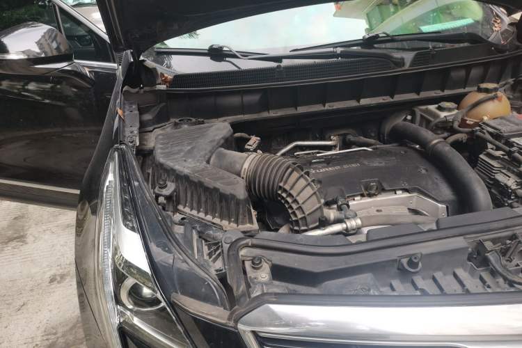 Used Cadillac XT5 2018 25T Luxury Model Engine Bay Right