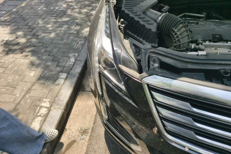Used Cadillac XT5 2018 25T Luxury Model Engine Bay Right