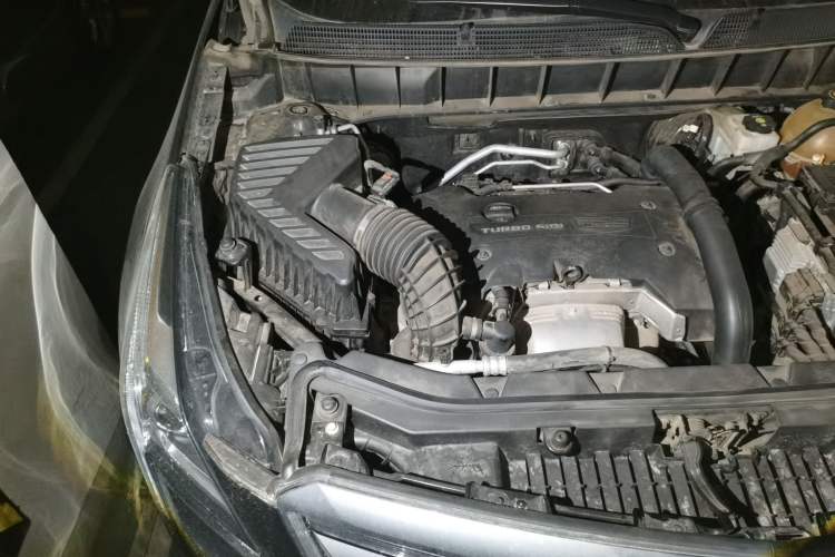 Used Cadillac XT5 2018 25T Luxury Model Engine Bay Right