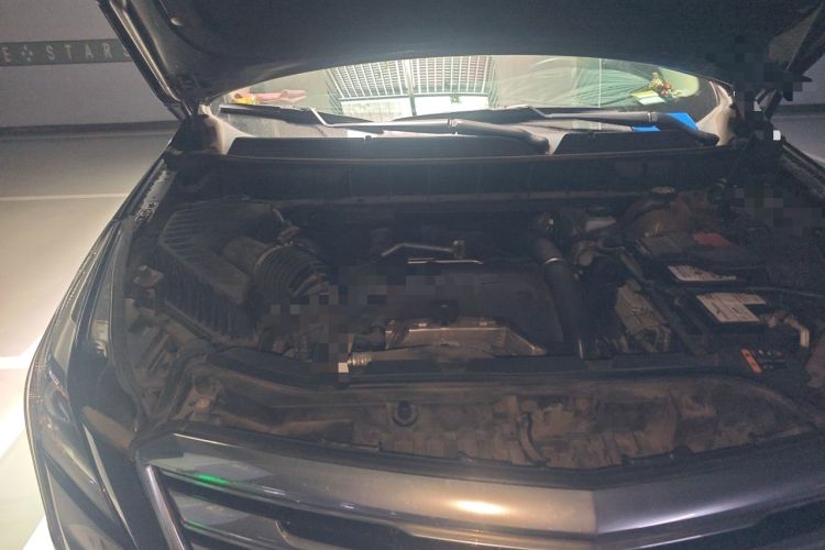 Used Cadillac XT5 2018 25T Luxury Model Engine Bay Right