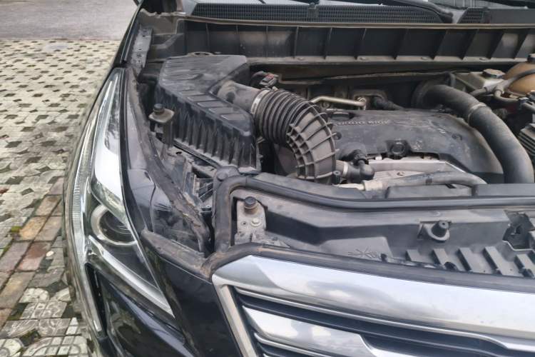 Used Cadillac XT5 2018 25T Tech Model Engine Bay Right
