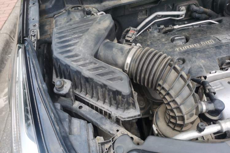 Used Cadillac XT5 2018 25T Luxury Model Engine Bay Right