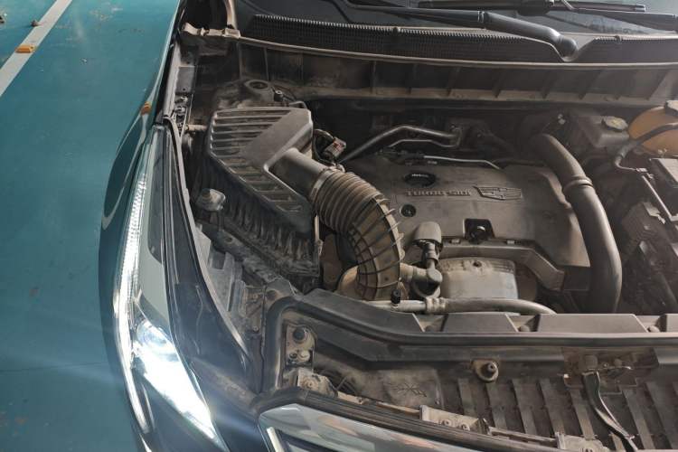 Used Cadillac XT5 2018 25T Luxury Model Engine Bay Right