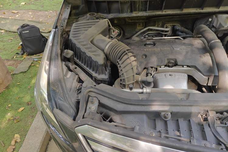Used Cadillac XT5 2018 25T Luxury Model Engine Bay Right