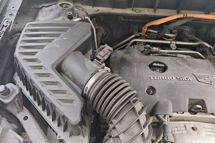 Used Cadillac XT5 2018 28E Four-Wheel Drive Tech Version Engine Bay Right