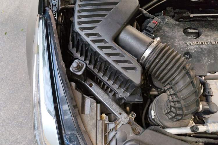 Used Cadillac XT5 2018 25T Luxury Model Engine Bay Right