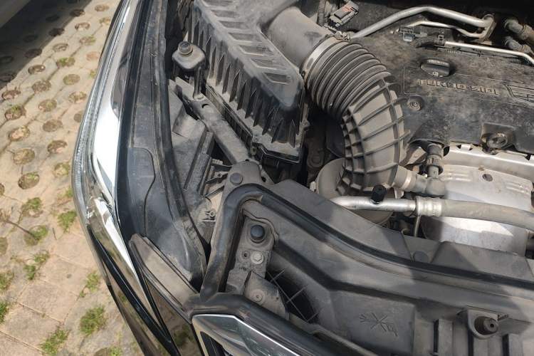 Used Cadillac XT5 2018 25T Luxury Model Engine Bay Right