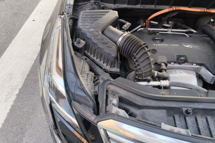 Used Cadillac XT5 2018 28E 4x4 Platinum Edition Engine Bay Right