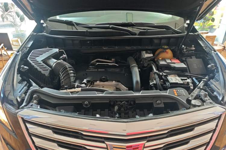 Used Cadillac XT5 2018 25T Luxury Model Engine Bay