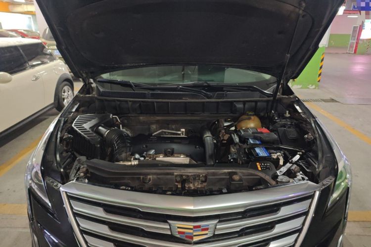 Used Cadillac XT5 2018 25T Luxury Model Engine Bay