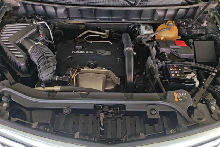 Used Cadillac XT5 2018 25T Luxury Model Engine Bay