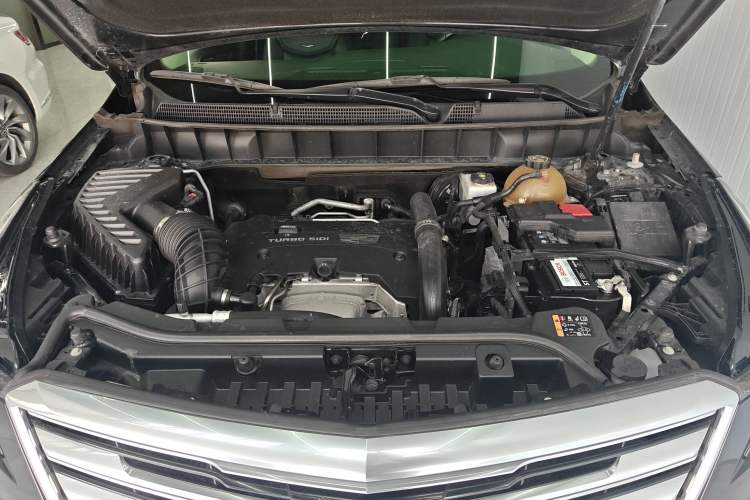 Used Cadillac XT5 2018 25T Luxury Model Engine Bay