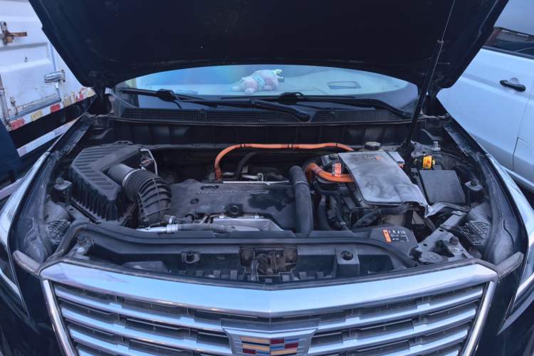Used Cadillac XT5 2018 28E 4x4 Platinum Edition Engine Bay