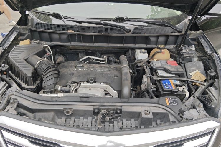 Used Cadillac XT5 2018 25T Luxury Model Engine Bay