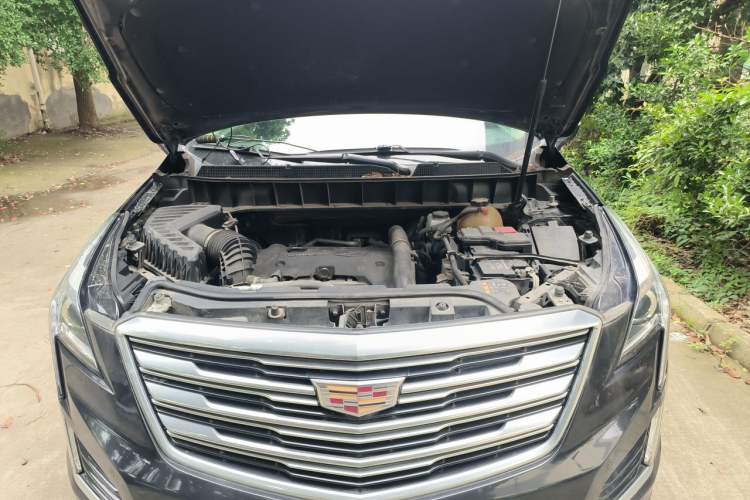 Used Cadillac XT5 2018 25T Luxury Model Engine Bay