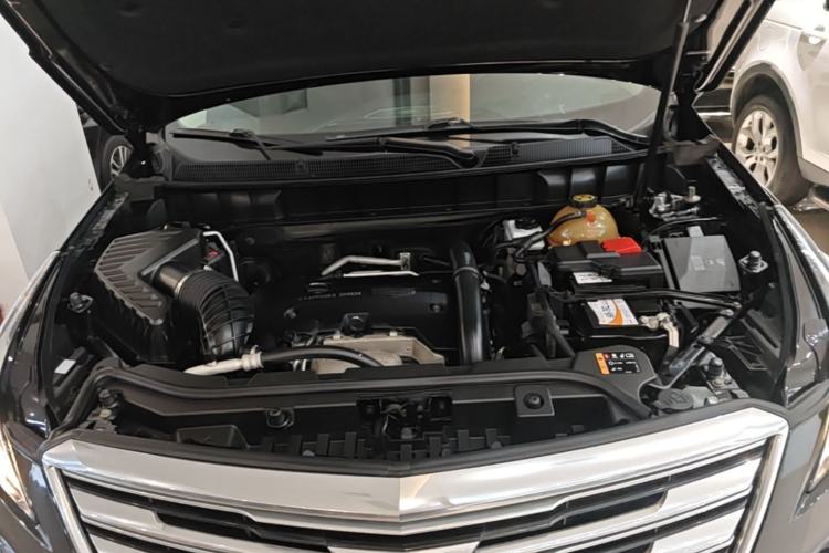 Used Cadillac XT5 2018 25T Luxury Model Engine Bay