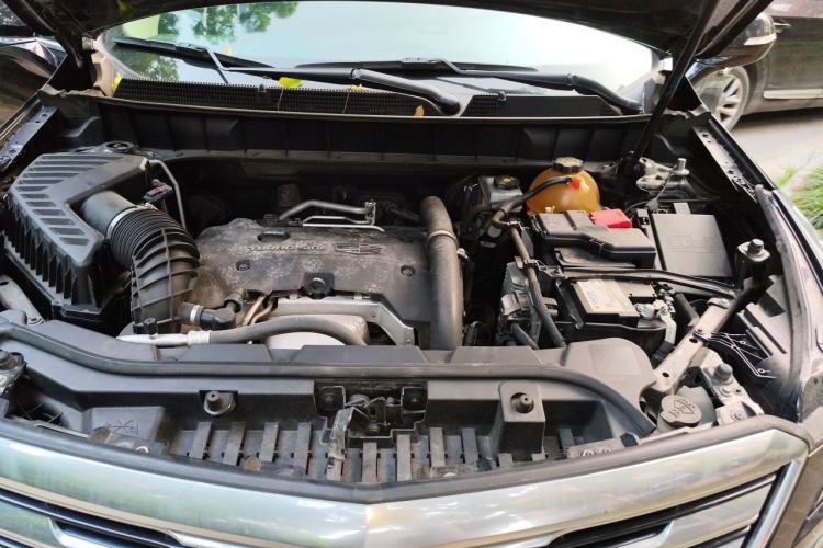 Used Cadillac XT5 2018 25T Luxury Model Engine Bay